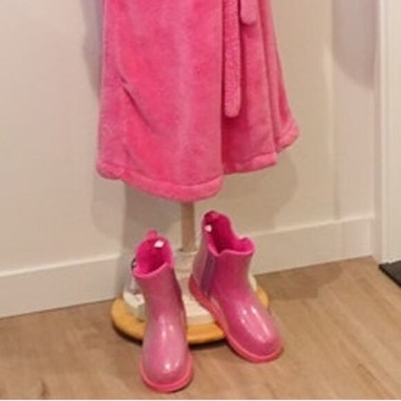 Hot Fushia Pink Shawl Collor Fluffy Robe 2x (18-20) - Picture 6 of 6